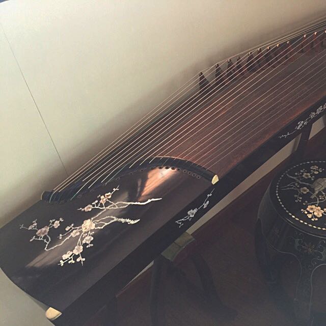 Guzheng With Stool, Hobbies & Toys, Music & Media, Music Accessories on