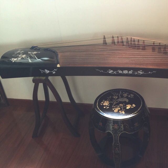 Guzheng With Stool, Hobbies & Toys, Music & Media, Music Accessories on Carousell