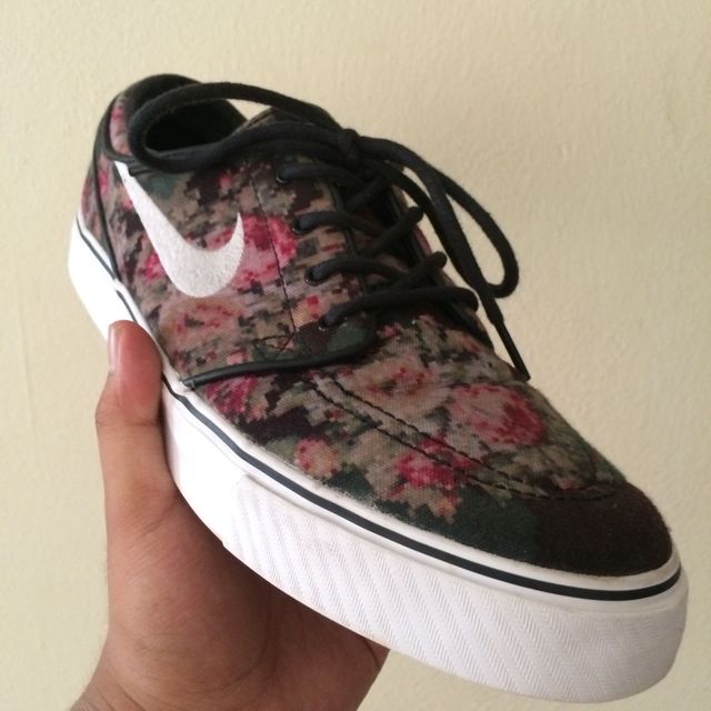 Janoski pink floral top