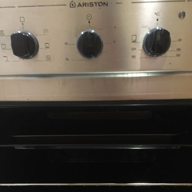 wall oven with knobs