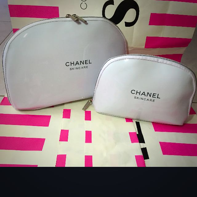@Chanel White Cosmetic Pouch / Gift / Makeup Pouch