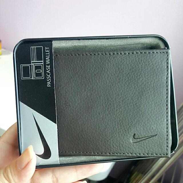 Nike shop passcase wallet