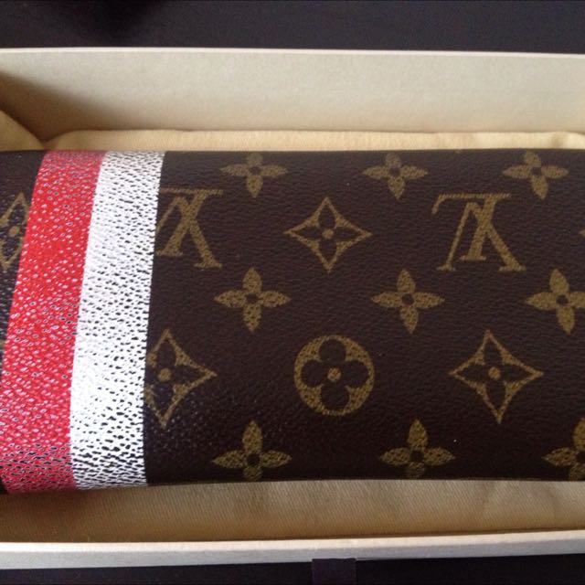 Authentic Louis Vuitton Limited Edition Tin Tin Wallet, Luxury, Bags &  Wallets on Carousell