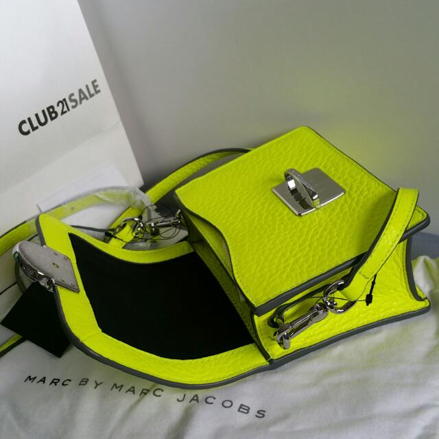 Brand New Marc By Marc Jacobs Top Schooly Crossbody Bag In Neon Yellow