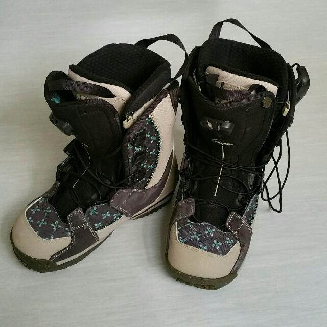 salomon lily snowboard boots