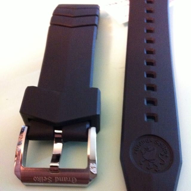 WTB: Grand Seiko R0121AR Rubber Strap, Bulletin Board, Looking For on  Carousell