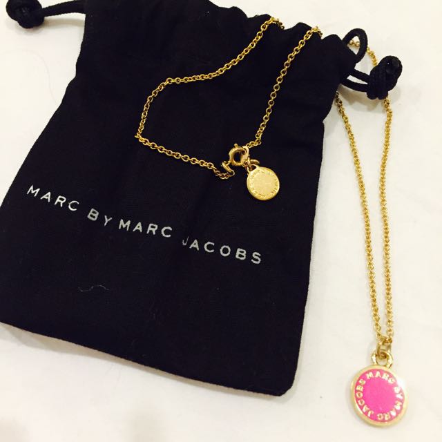Marc jacobs hotsell logo disc necklace