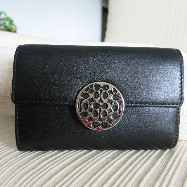 Price Reduced BNWT Authentic COACH wallet ALX LTH CMP CLU F46329 SV BK. Brand new bought in USA