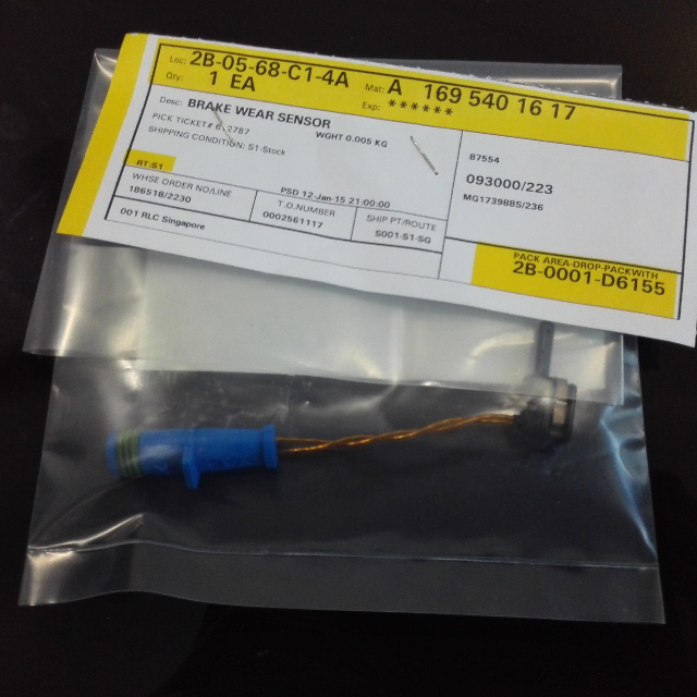Mercedes B200 w246 front brake pads (A0084200620) & brake wear sensor