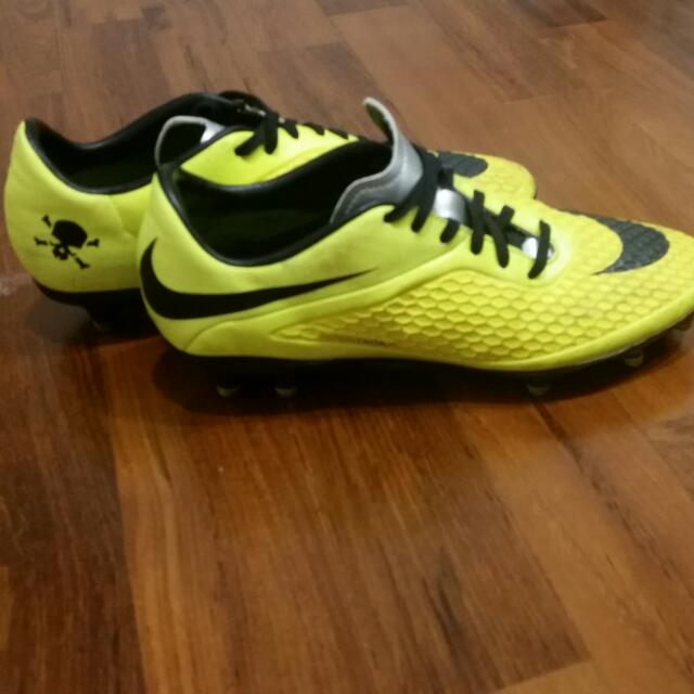 nike green hypervenom football boots