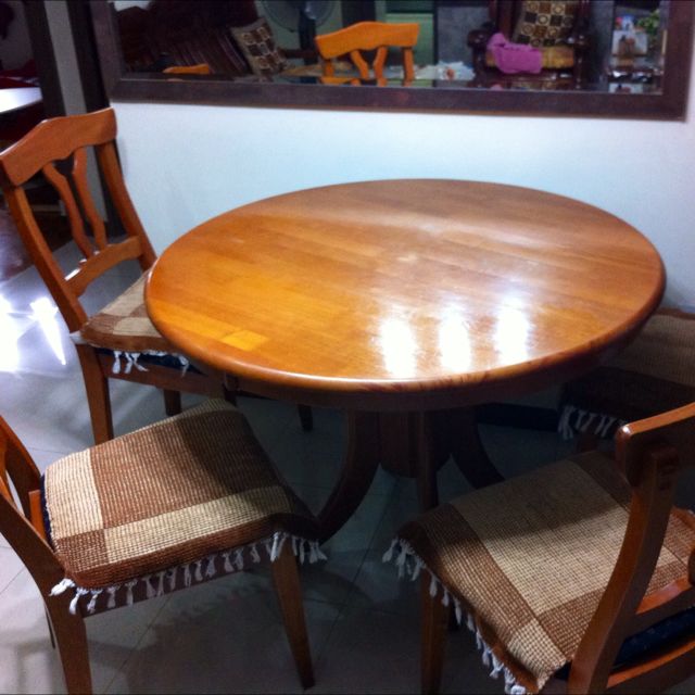 Wooden Round Dining Table With 4 Chairs, Wood Round Kitchen Table