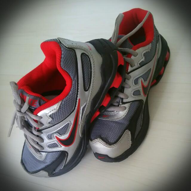 Nike Reax Running Shoes Size Eur 31.5 US 13.5c Babies Kids