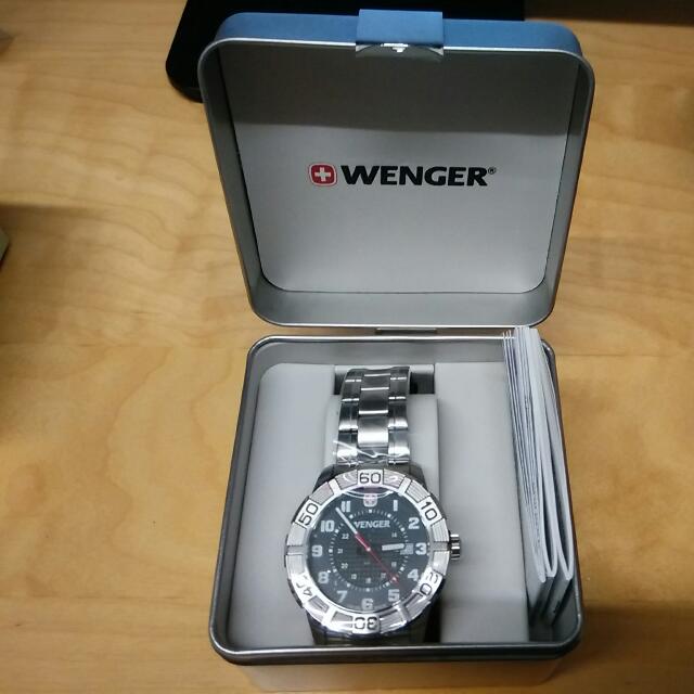 Wenger roadster hotsell men's watch
