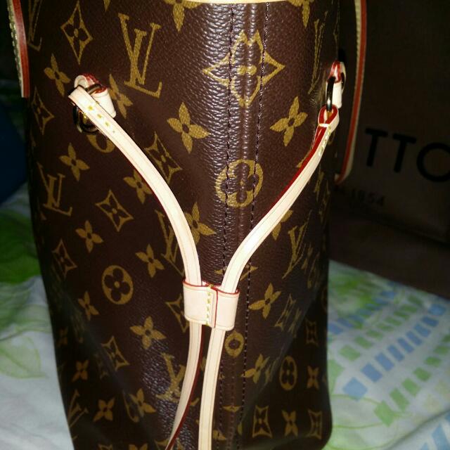 LV original authentic handbag, Women's Fashion, Bags & Wallets, Purses &  Pouches on Carousell