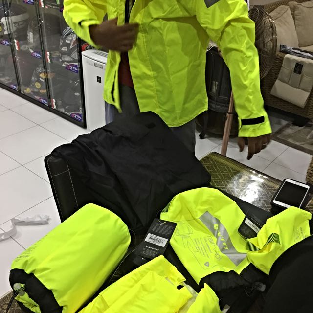 Rev clearance it raincoat