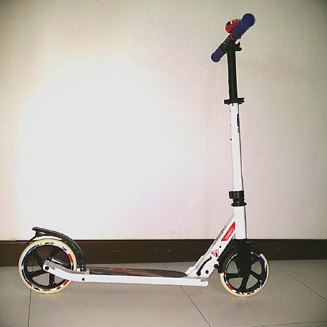 Oxelo Town 3 Scooter UK Edition, Toys & Games on Carousell