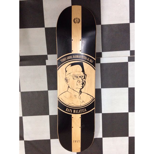 tunku abdul rahman merdeka skateboard deck, Antiques on Carousell