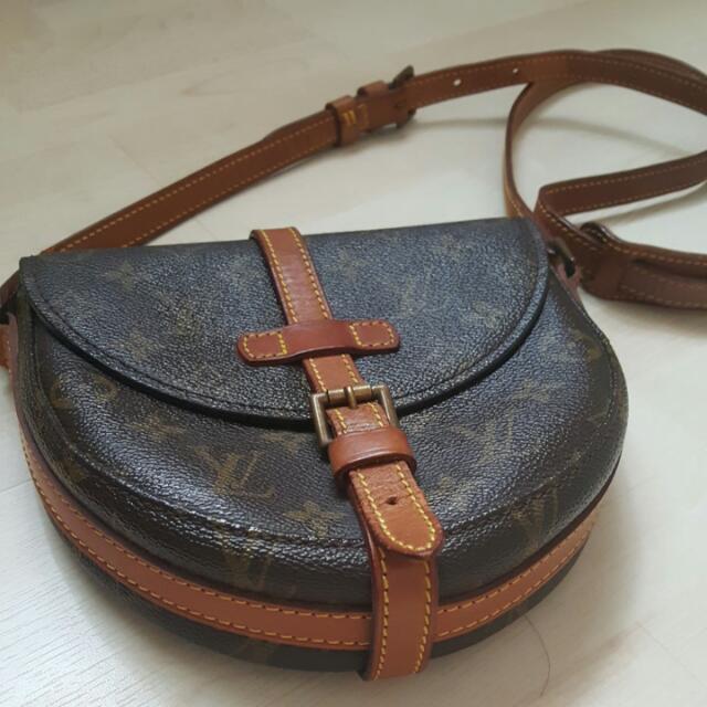 lv vintage sling