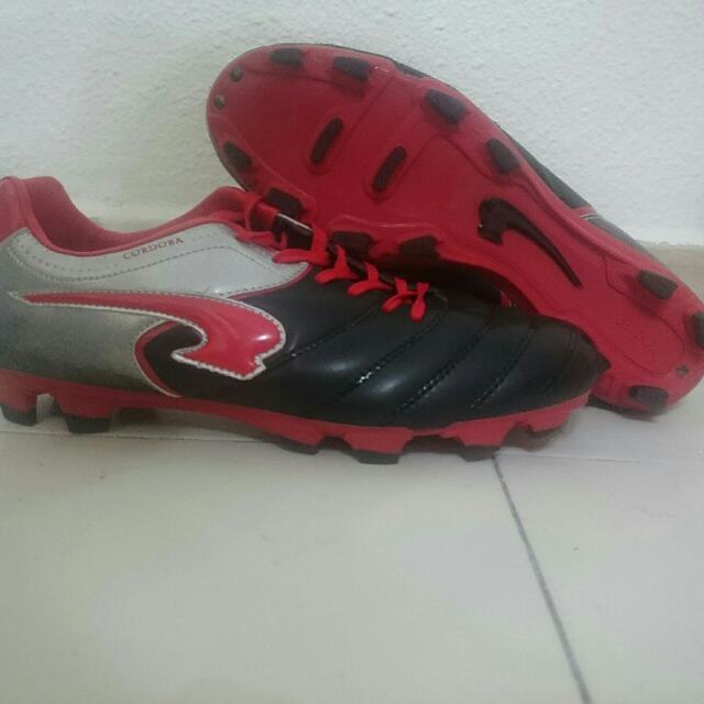r9 soccer boots