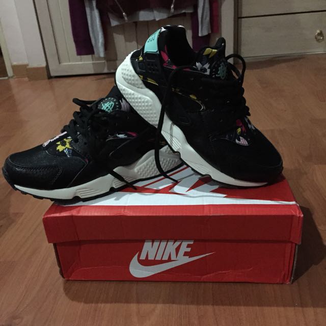 BNIB Nike Air Huarache Aloha Black Women s Fashion Footwear Sneakers on Carousell