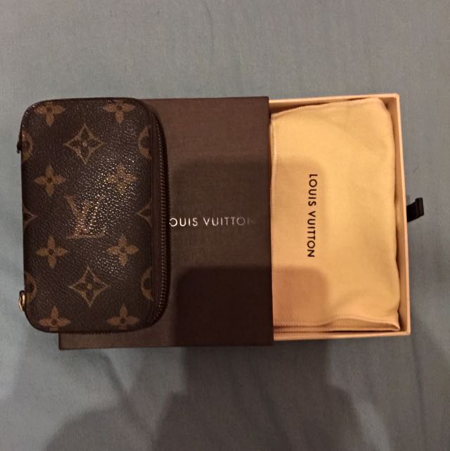 Louis vuitton outlet key pouch discontinued