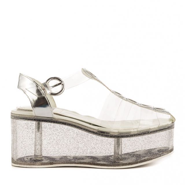 Yru hot sale clear platform