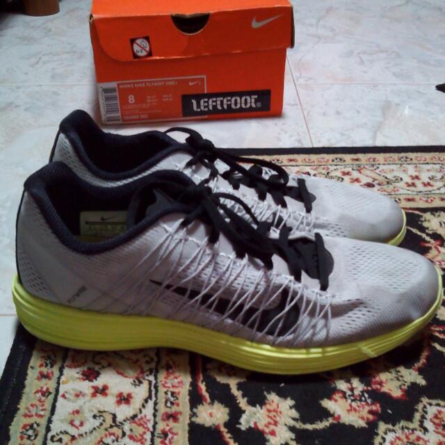 NIKE FLYKNIT LUNARACER 3 Women s Fashion Footwear Sneakers on Carousell