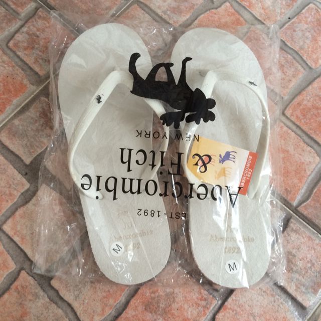 A\u0026F Slippers, Men's Fashion on Carousell