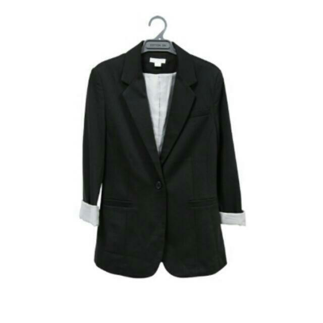 Blazer (Category: Coats, Jackets and Outerwear) located in Singapore. Submitted by flowerpetals (Listing ID 28457583, Image 2). Description: .