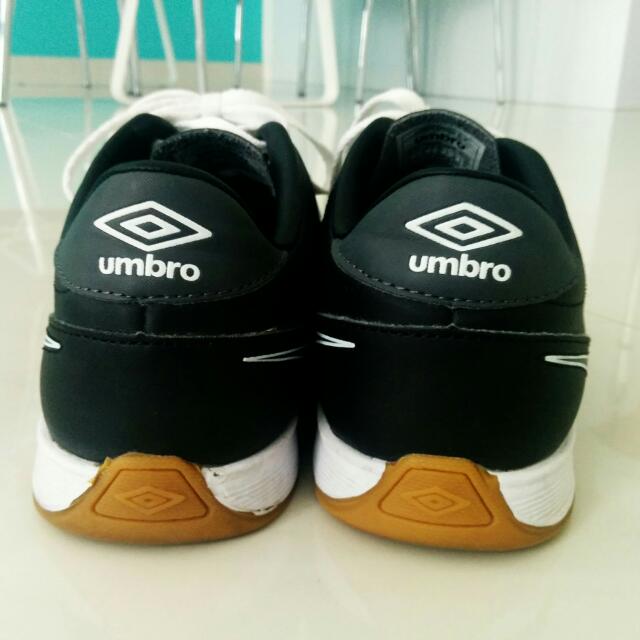 umbro badminton shoes