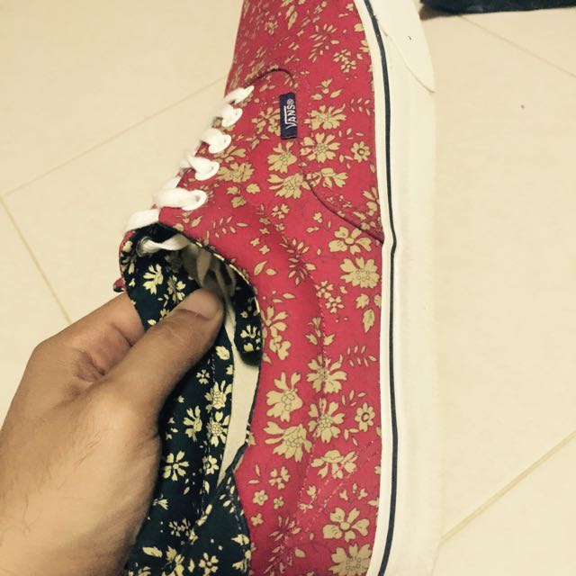 Red vans clearance with flowers