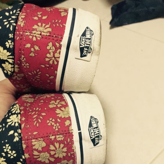 Red vans online with flowers