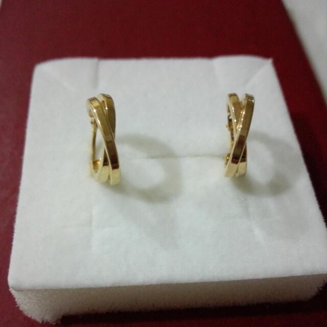 Poh heng 916 gold earring Luxury on Carousell