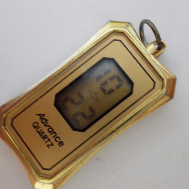 Vintage advance quartz store watch