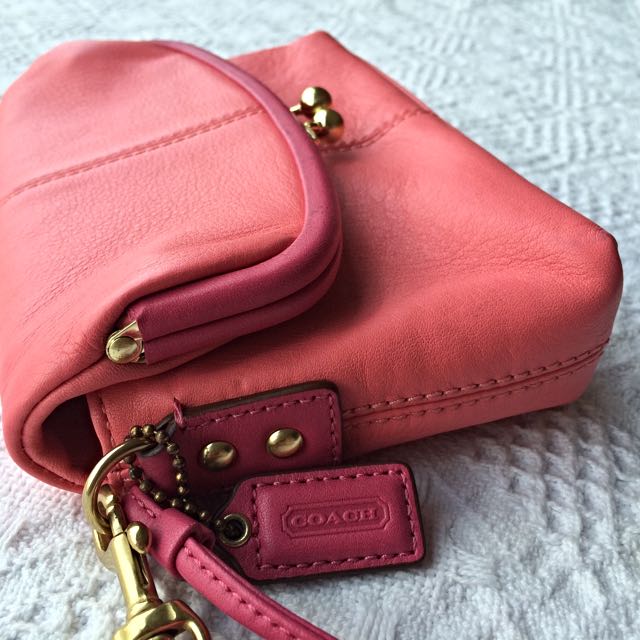 Coach - Fuchsia pink clutch with removable gold chain (crossbody option) on  Designer Wardrobe