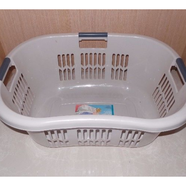 Rubbermaid Hip Hugger Laundry Basket 52.8L, Furniture & Home Living