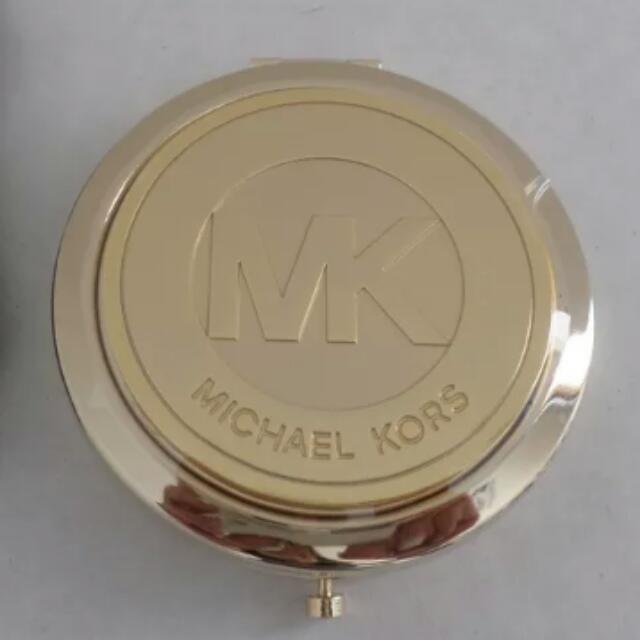 Brand New - AUTHENTIC MICHAEL KORS COMPACT MAKEUP MIRROR WITH CASE. STYLE #  32T5GKCN1U, Luxury on Carousell