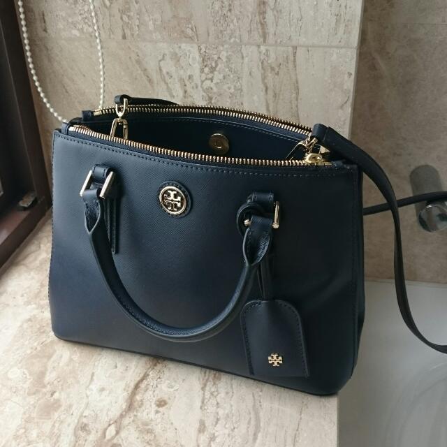 Tory Burch Robinson Micro Double Zip Satchel, Luxury, Bags & Wallets on  Carousell