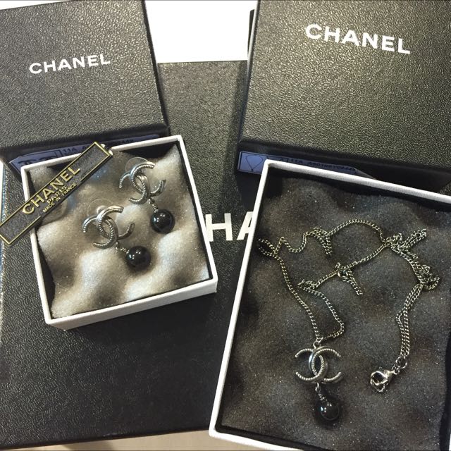 Chanel Dangling Pearl Earring And Necklace Set Luxury On Carou Photo