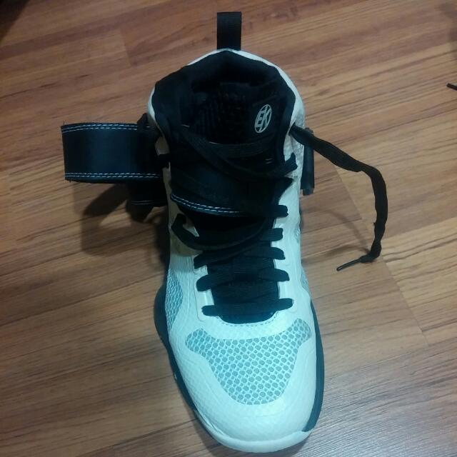 Ektio Breakaway Basketball Shoes