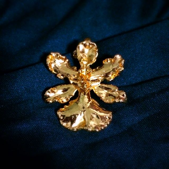 Risis shop orchid brooch