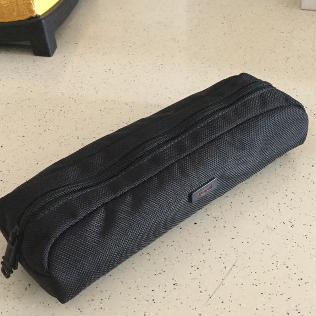 tumi cable pouch