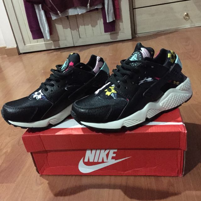 Air store huarache floral