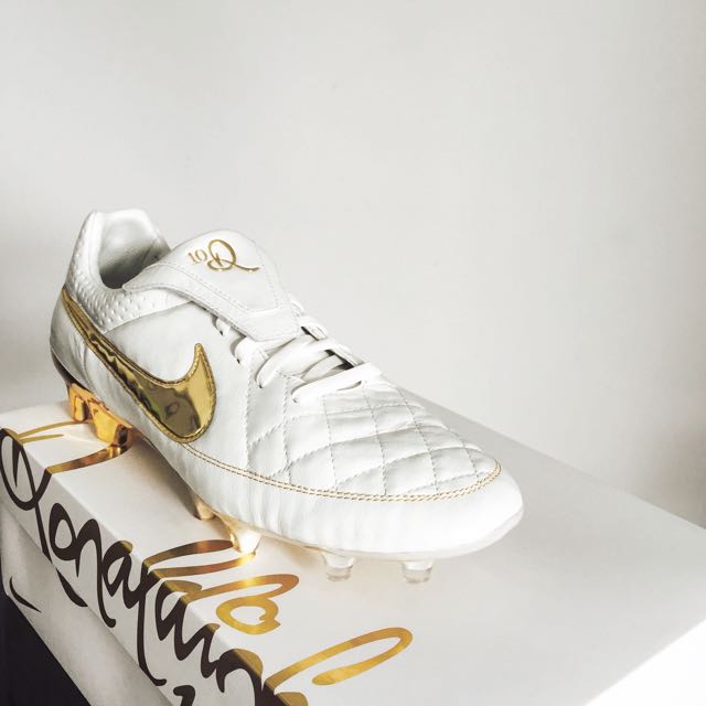 R10 Limited Edition Soccer Boots 2015 Nike LIMITED EDTION W Serial No