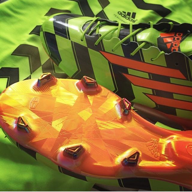 lightest soccer boots