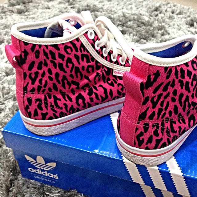 Adidas pink new arrivals leopard shoes
