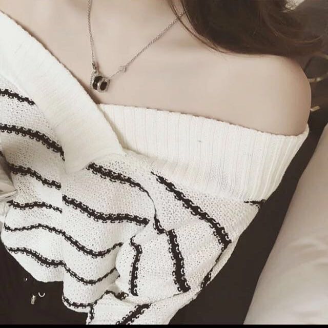 Off Shoulder Pullover (Category: Shoulder Bags) located in Singapore. Submitted by belle.com.sg (Listing ID 30222883, Image 1). Description: .