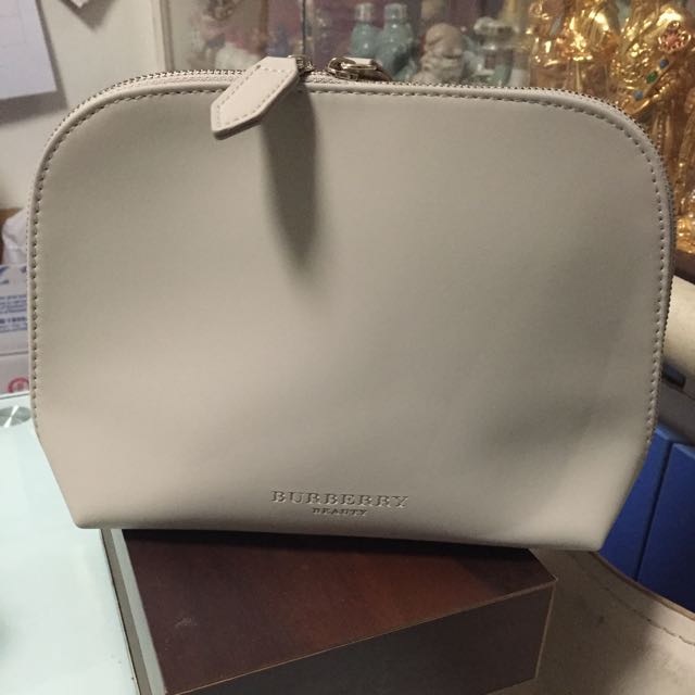 Burberry beauty pouch (brand new 