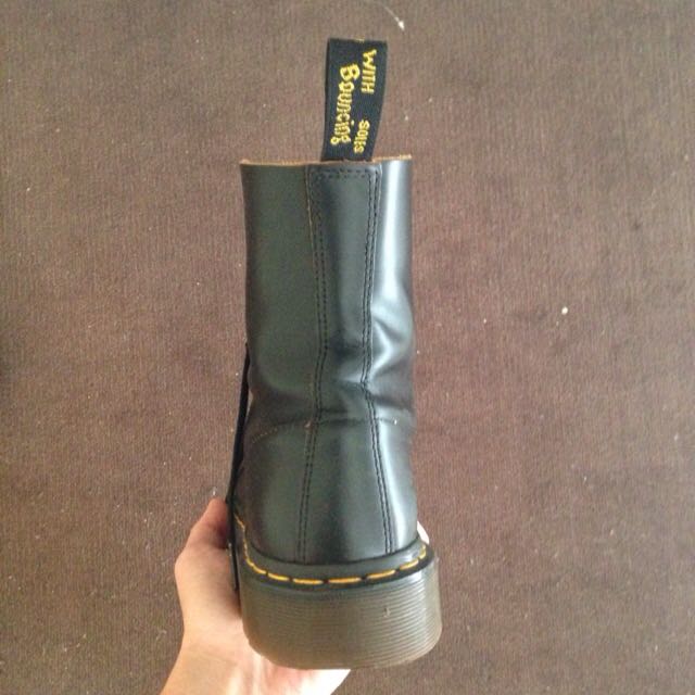 Dr Martens Pascal (Category: Luxury) located in North Melbourne. Submitted by seijasam (Listing ID 30451473, Image 3). Description: .