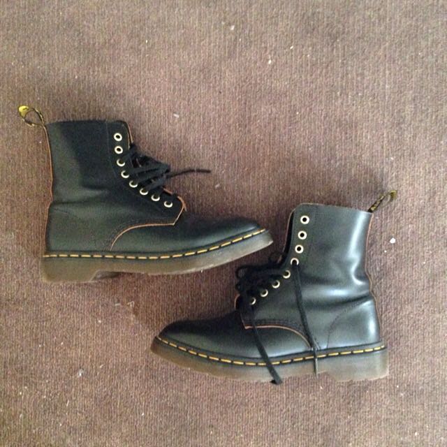 Dr Martens Pascal (Category: Luxury) located in North Melbourne. Submitted by seijasam (Listing ID 30451473, Image 1). Description: .